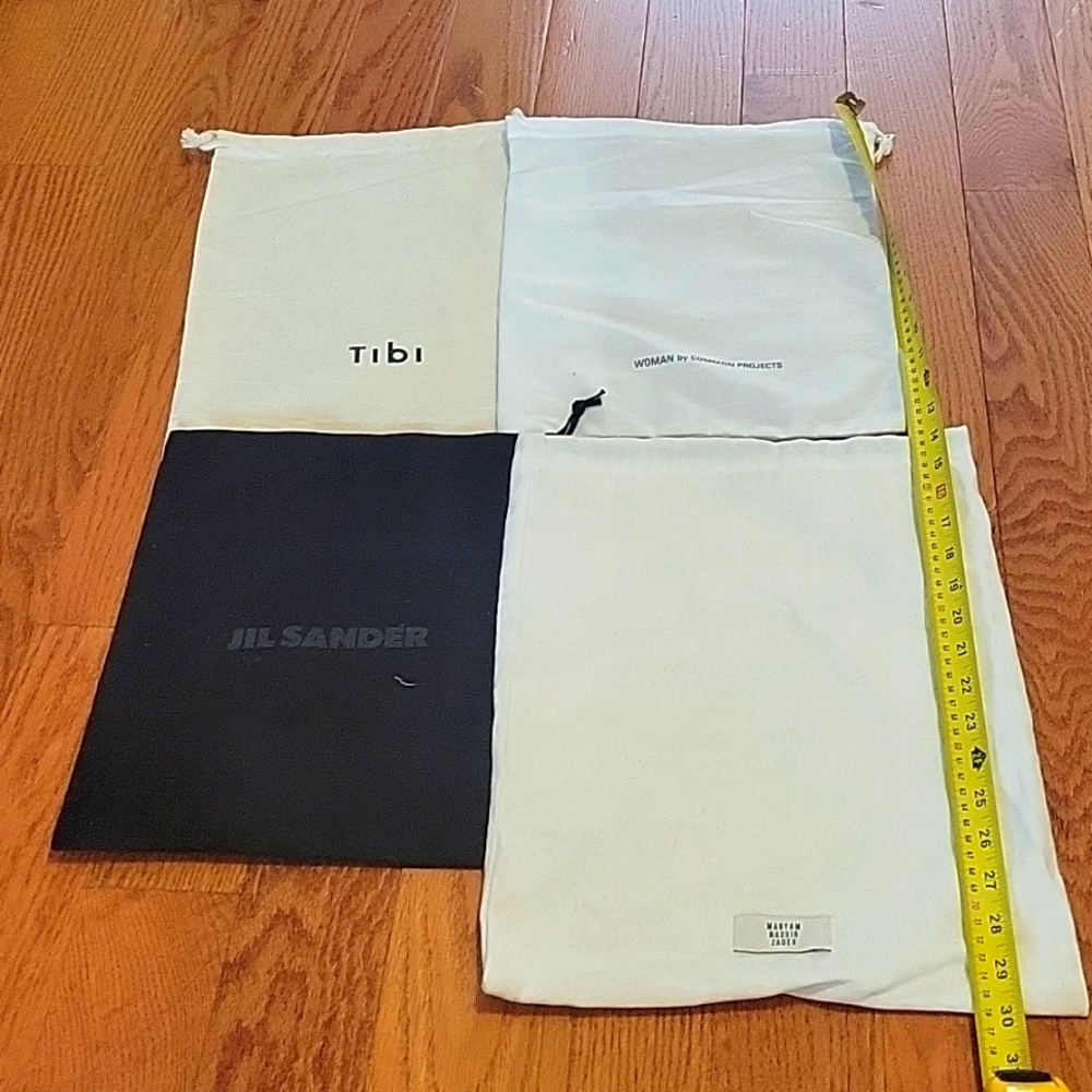 Bundle of 4 dust bags, white & black color
